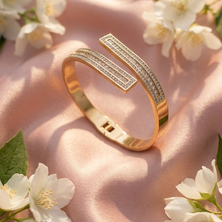 The Sovereign | Pavé Bypass Bangle in Gold – Elora
