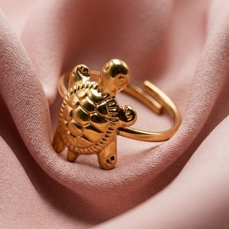 The Honu | Sculpted Sea Turtle Ring in Gold – Elora